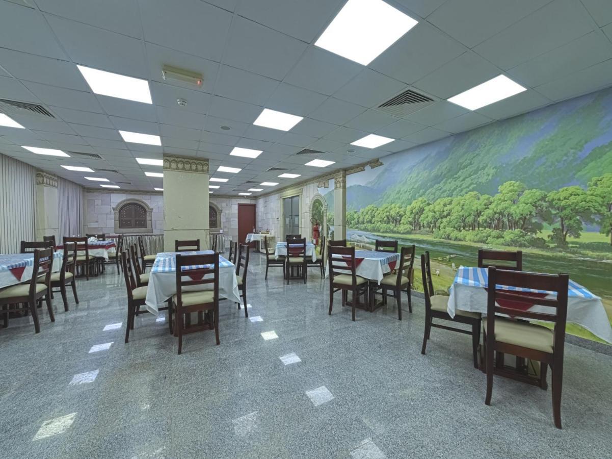 โอโย 116 แพลตินัม โฮเต็ล อพาร์ตเมนต์ Hotel Seeb ภายนอก รูปภาพ